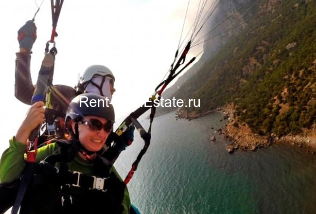 Бухта Ласпи, полет на параплане. Юг Крыма Воздушные полеты с Rent-RealEstate