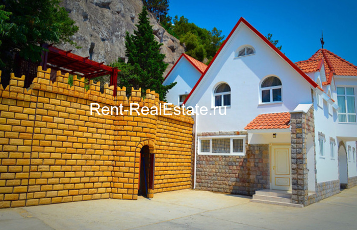 Rent-RealEstate.ru 222, Дома, коттеджи, дачи, Недвижимость, , пгт. Гаспра, Алупкинское шоссе, д. 21