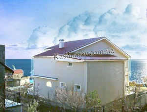 Трехэтажный дом с балконом, бассейном, беседкой, мангалом, парковкой, озелененной территорией и видом на море
