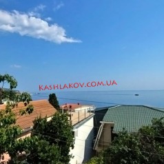 Вид из окна квартиры в Крыму